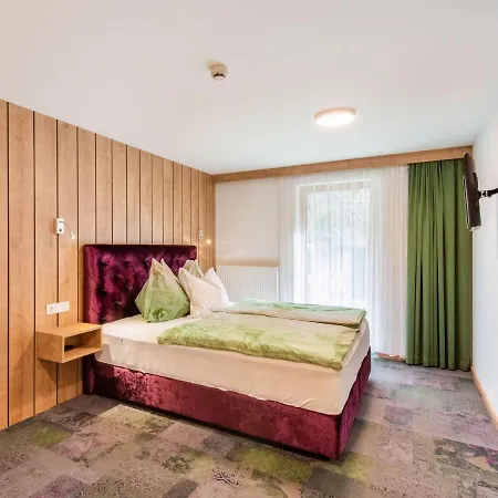 In Wald Near Zillertal Slopes וואלד אים פינצגאו