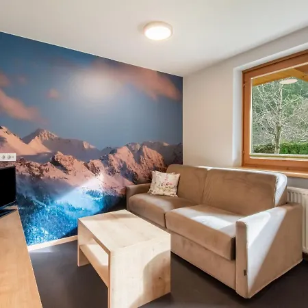 In With Pool Wald im Pinzgau