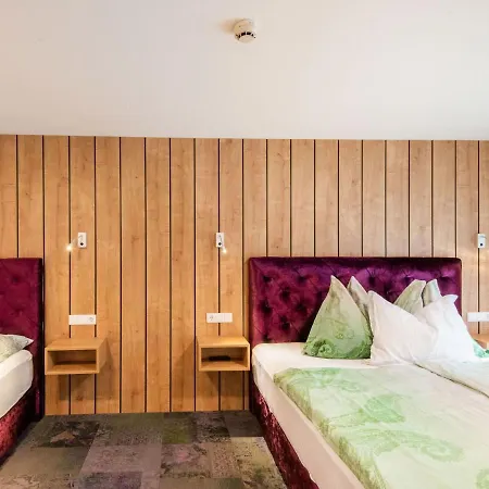 In Wald Near Zillertal Slopes וואלד אים פינצגאו